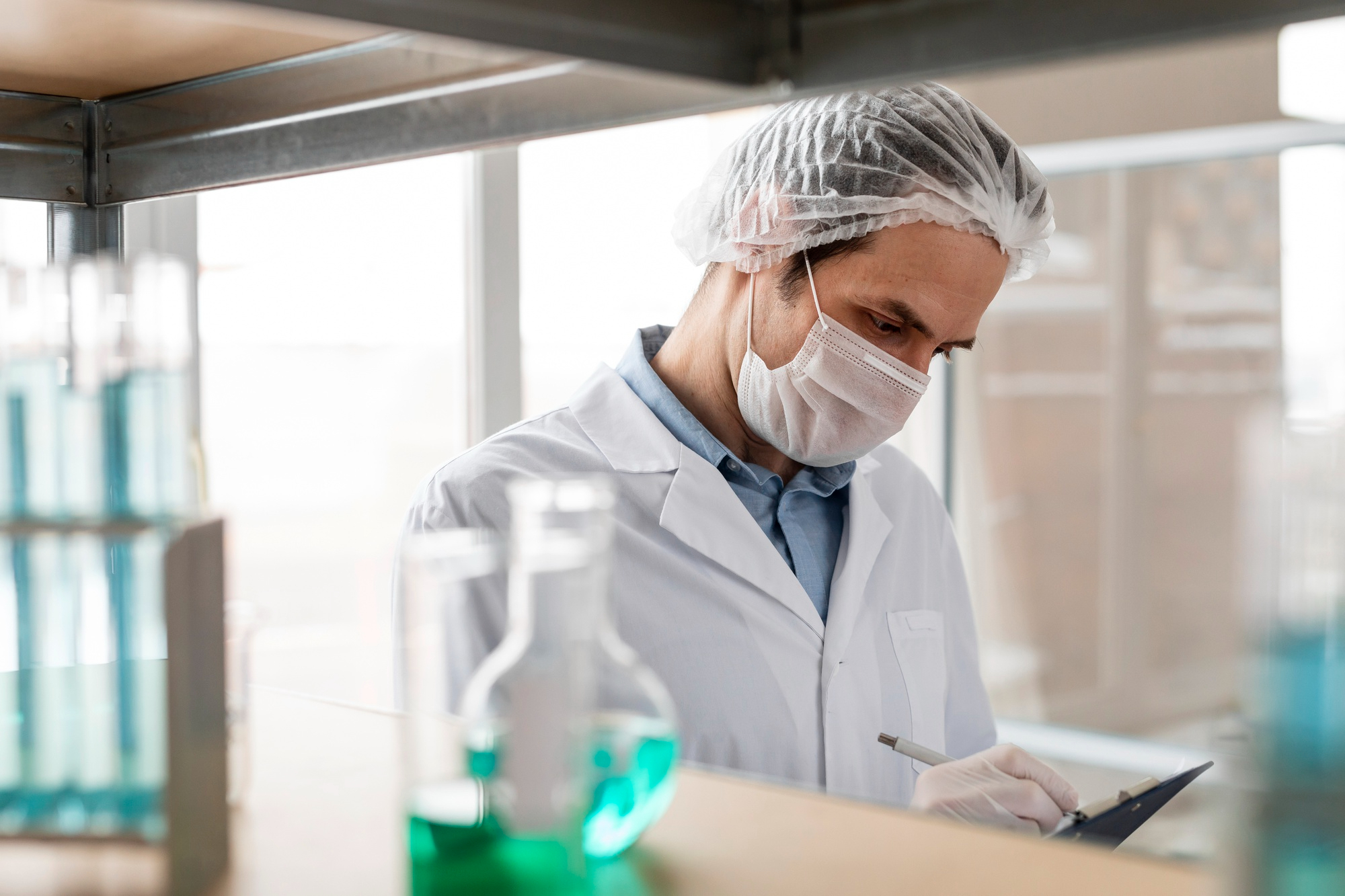 Les fiches métiers Crit Pharmaceutique : le Technicien contrôle qualité